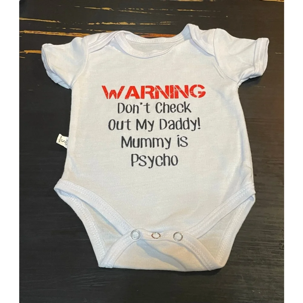 Unbranded “mummy’s psycho” Bodysuit 0-3m funny saying twins